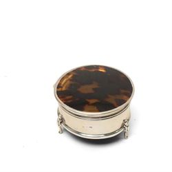 Silver circular ring box with hinged tortoiseshell cover, glass block inkwell with pique tortoiseshell cover Birmingham 1921 and a silver napkin ring (3)