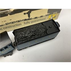 Wrenn '00' gauge - Class A4 4-6-2 steam locomotive 'Mallard' in LNER blue No.4468; boxed; and Refrigerator Van Eskimo Foods; boxed (2)