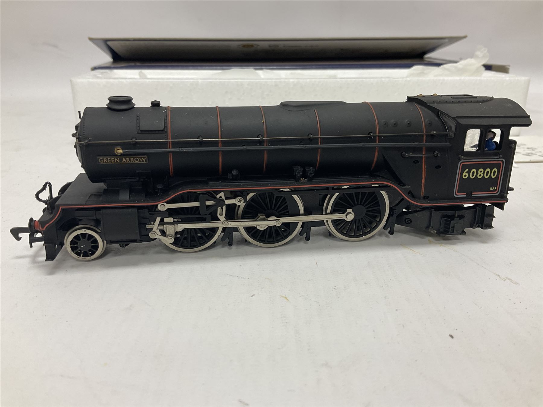 Bachmann ‘00’ gauge - 31551 Gresley Class V2 2-6-2 ‘Green Arrow’ locomotive no.60800 in BR black; 31954 Gresley Class A4 4-6-2 ‘Nigel Gresley’ locomotive no.60007 in BR blue; 31959 Gresley Class A4 Pacific 4-6-2 ‘Miles Beevor’ locomotive no.26 in LNER garter blue; in original boxes (3) 