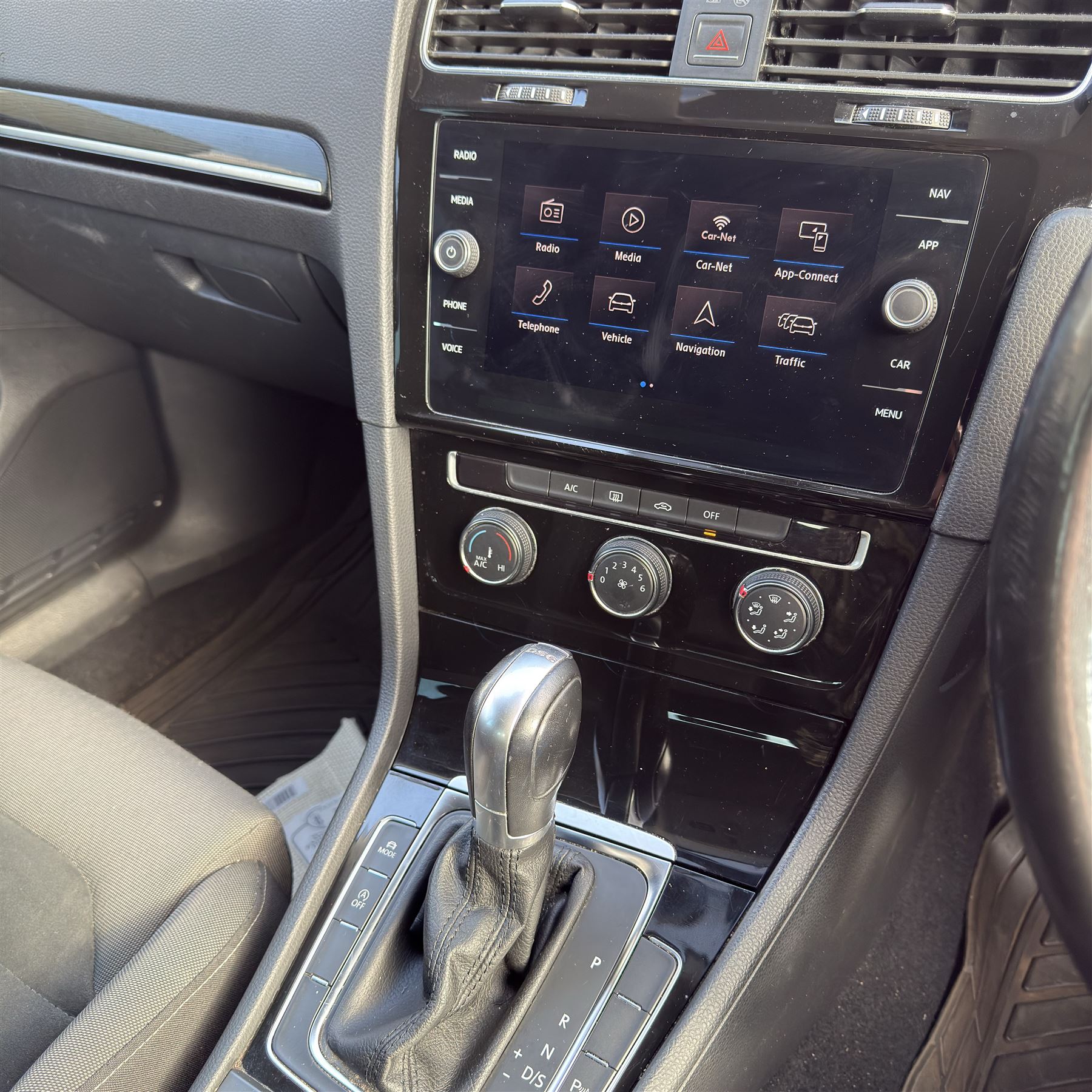 VW Golf, 2 Litre diesel, Automatic, 2018, Grey, MOT till 04/04/2026, 95.500 miles (KT67 NYB) - Car play, Parking sensors - this vehicle is subject to 10% plus VAT buyers premium (12% in total)