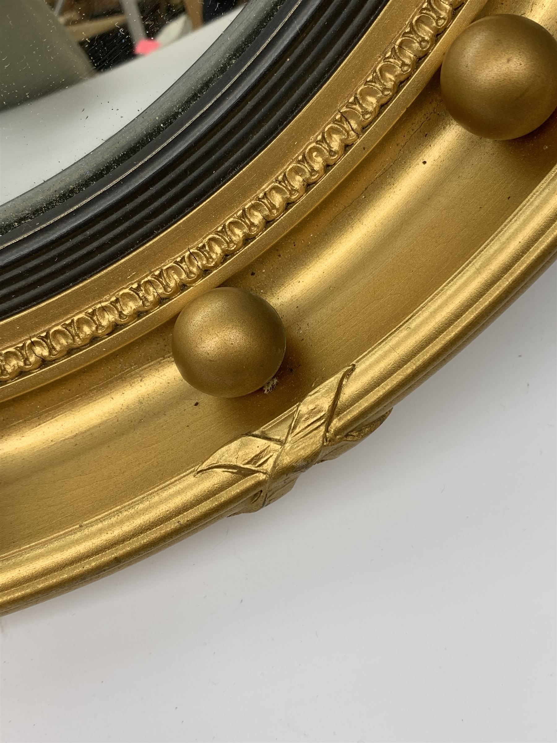A vintage Atsonea convex mirror, of circular form with gilt frame, D41.5cm. 