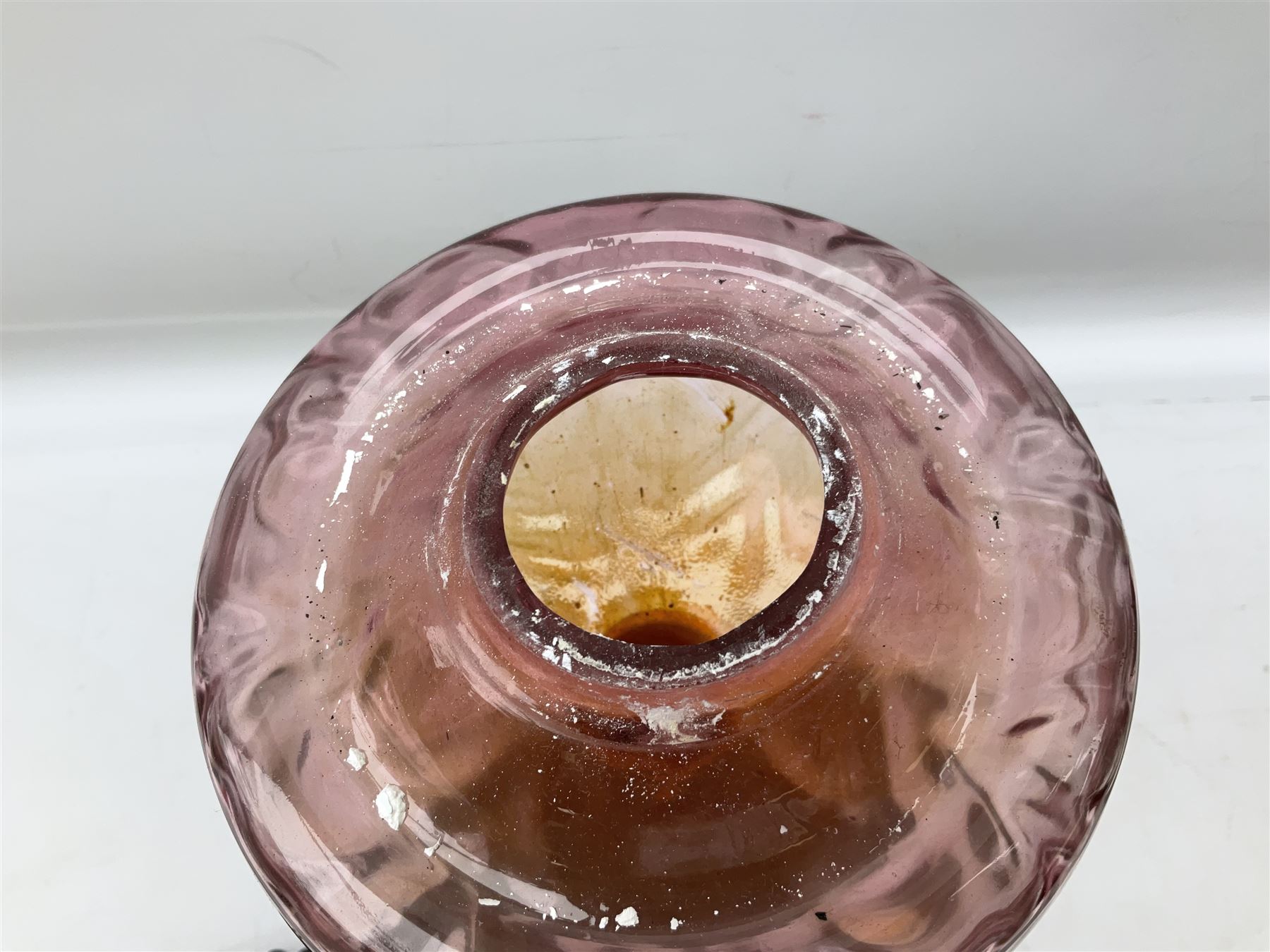 Victorian table oil lamp with black glazed stepped circular base, reeded brass column, moulded pink glass reservoir, duplex burner and frilled rim frosted glass shade with clear glass chimney H69cm