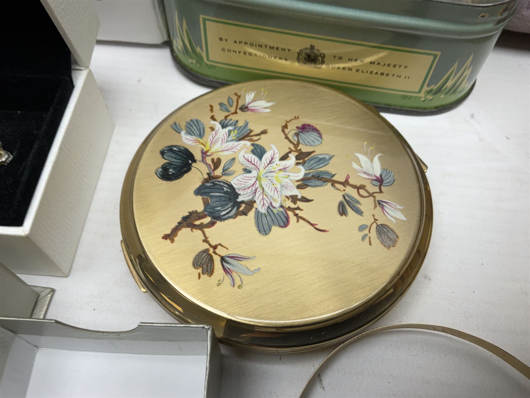 9ct gold bangle, hallmarked, pair of Pandora silver infinity earrings, 9ct gold stone set studs, other silver jewellery, costume jewellery, Stratton compact mirror and a Vincenza glass basket