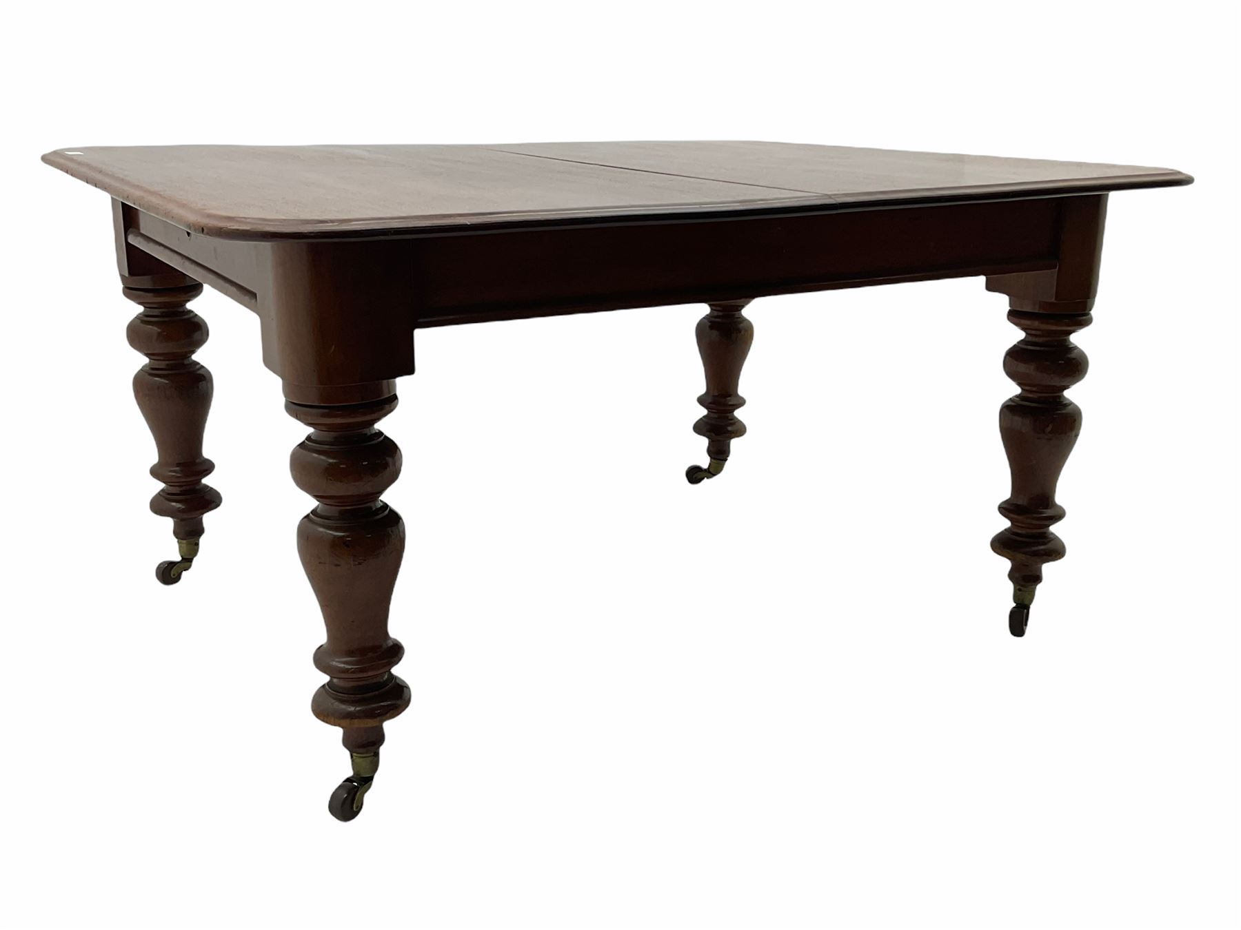 Victorian mahogany extending dining table, with leaf