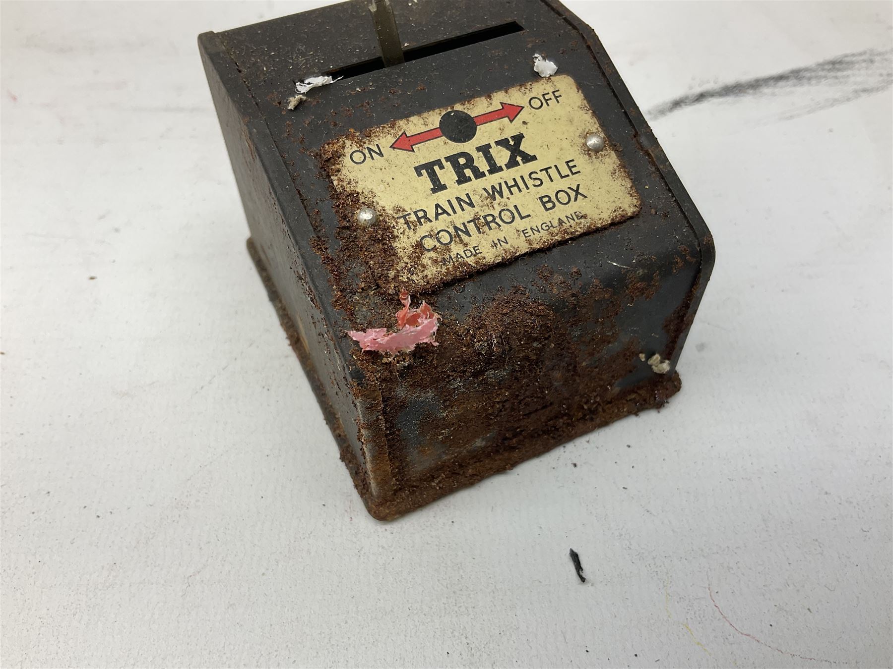 Trix Twin railway - two Weltrol wagons Nos.679 & 680 with factory packaging; Crane on Base No.715; and five various signals (three with instructions); all boxed (8)