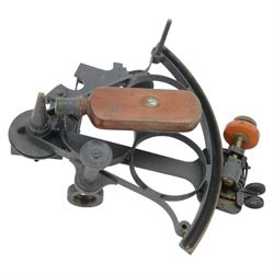 1930s Husun sextant no. 18020 in black finish, contained in fitted mahogany case with service label dated 1933