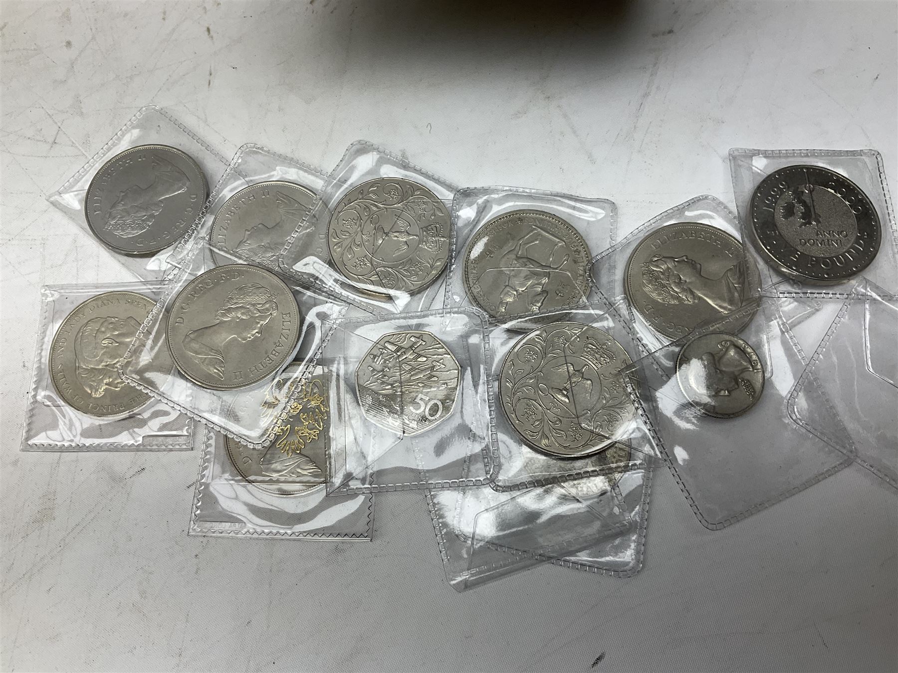 Great British and World coins, including two The Royal Mint Experience 2018 Sir Isaac Newton fifty pence coins on cards, commemorative crowns, Queen Elizabeth II 1999 five pounds, pre-decimal coinage, various Isle of Man fifty pence pieces etc