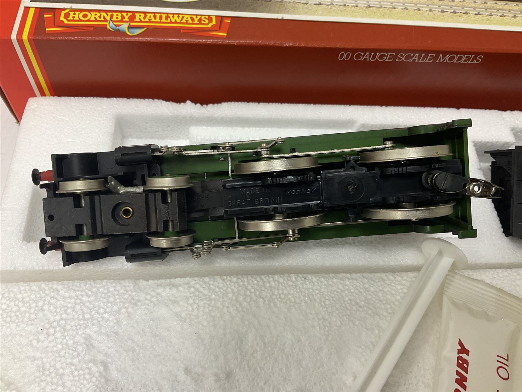 Hornby ‘00’ gauge - Class B17 4-6-0 ‘Manchester United’ locomotive no.2862 in LNER green; Class B17 4-6-0 ‘Leeds United’ locomotive no.61656 in BR green; Class D41/1 4-4-0 ‘Yorkshire’ locomotive no. 62700; Class 49/1 4-4-0 ‘Cheshire’ locomotive no.2753 in LNER green; in original boxes (4) 