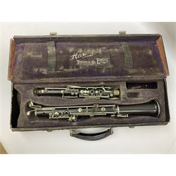 Howarth of London ebony oboe with metal mounts, in fitted case