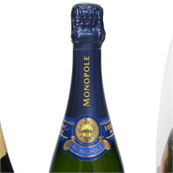 Moet & Chandon champagne 750ml 12%, Monopole Heidsieck Blue top 750ml 12% vol, Bollinger Champagne 75cl 12% vol and two others  