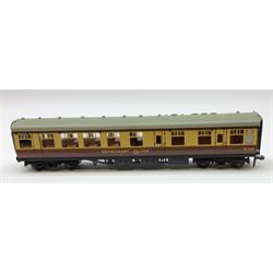 Hornby Dublo - four coaches in Export boxes comprising 4070 (4220) Restaurant Car W.R.; 4070 (4221) Restaurant Car W.R.; 4075 (4225) Passenger Brake van B.R.; and 4081 (4231) Suburban Coach 2nd Class S.R.; all in boxes (4)