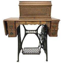 Early 20th century walnut cased 'Singer' treadle sewing machine, serial no. R164607 