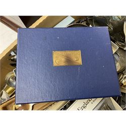 Quantity of silver plate, to include fish knives and forks with silver ferrules, halmarked, Coalport and Cutlass cased teaspoons, bowls, tankard, flatware etc, together with two wooden canteen cases, in two boxes 