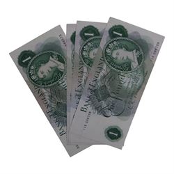 Large quantity of Queen Elizabeth II one pound notes, and five ten shilling notes