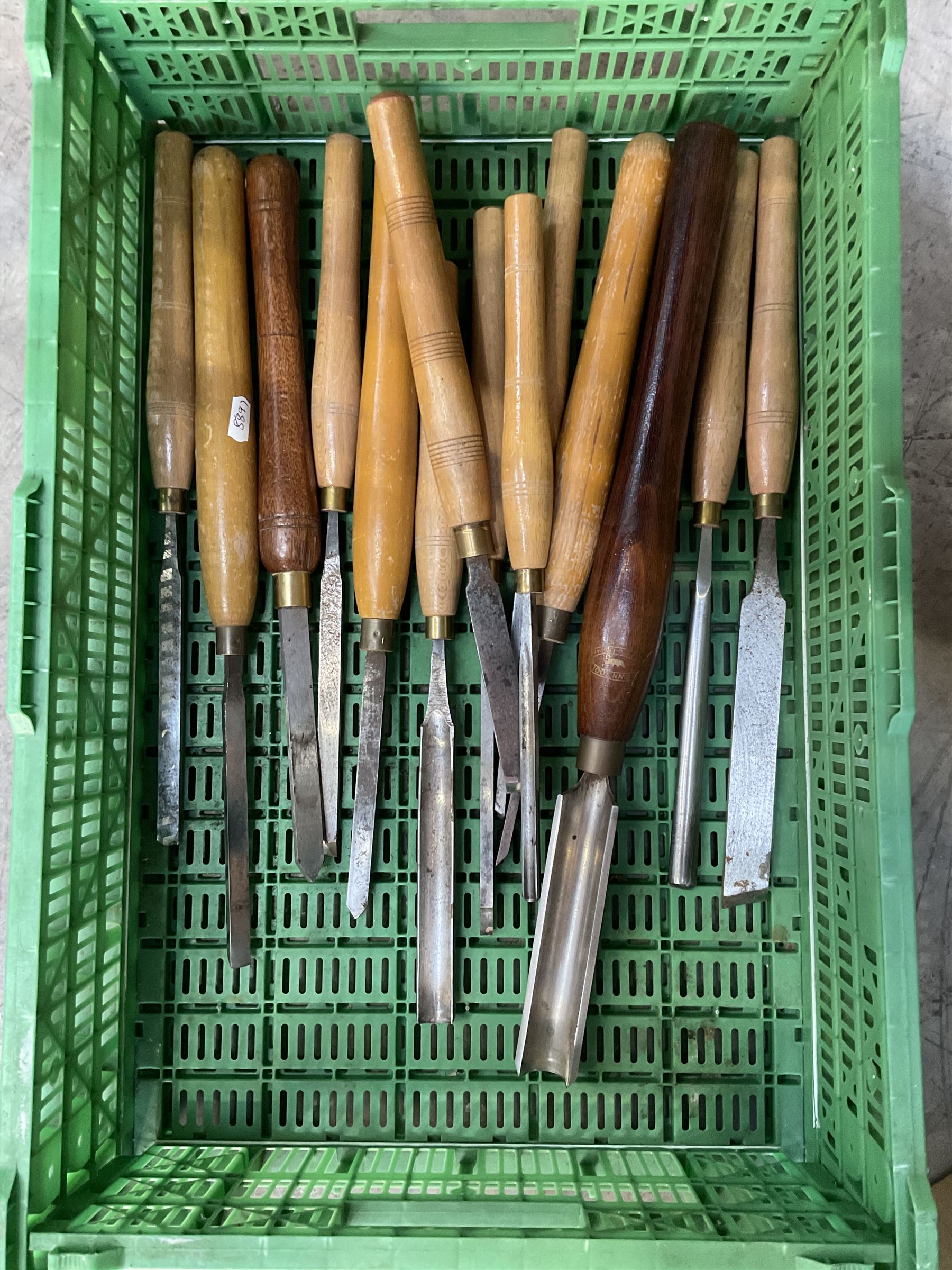 Draper WTL12 wood lathe and a collection of turning chisels 