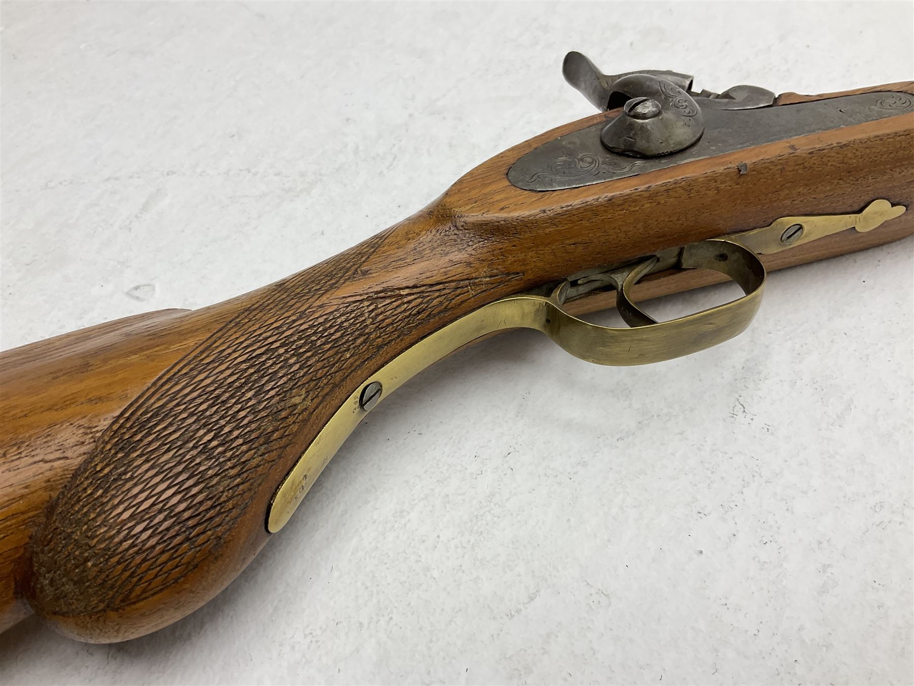 20th century Indian percussion musket, the 81cm octagonal barrel with under rib and ramrod, brass fittings including front and rear swivels, oak half stock with cheek piece and chequered pistol grip stamped 1589 L124.5cm overall