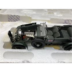 Sun Star Platinum Collection 1:18 scale die-cast model of 1932 Lincoln KB; and Franklin Mint Precision Model of 1929 Bentley; both boxed; and three other unboxed models (5)