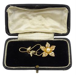 Early 20th century gold pearl flower brooch, stamped 15ct and a gold seed pearl flower pendant necklace, stamped 9ct