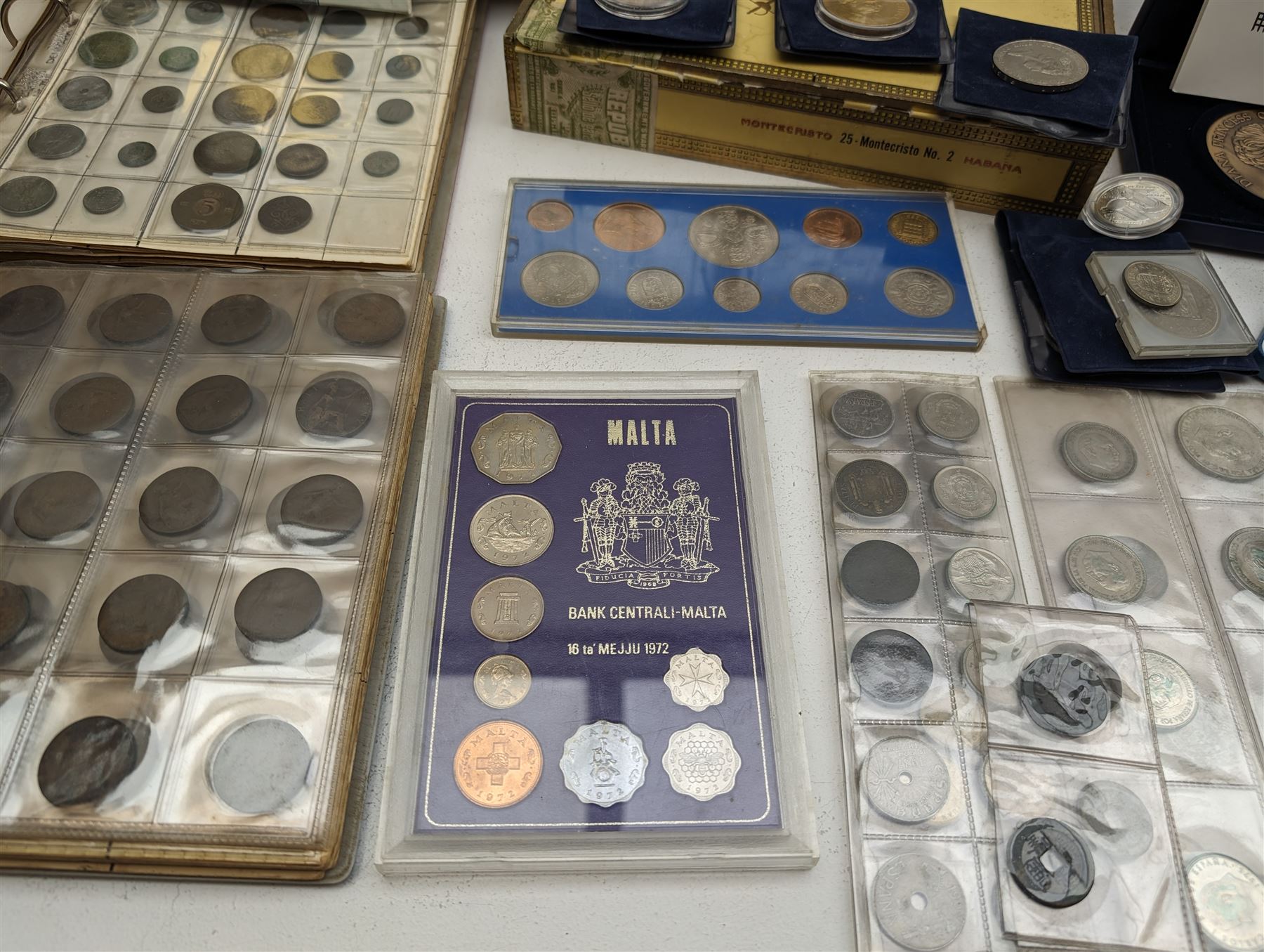 Great British and World coins, including 1996 brilliant uncirculated coin collection in card folder, 1998 proof coin set in blue display with certificate, commemorative crowns, 1953 unofficial year set in plastic holder, pre-decimal coinage, pre-Euro coinage etc, housed in various ring binder folders and loose