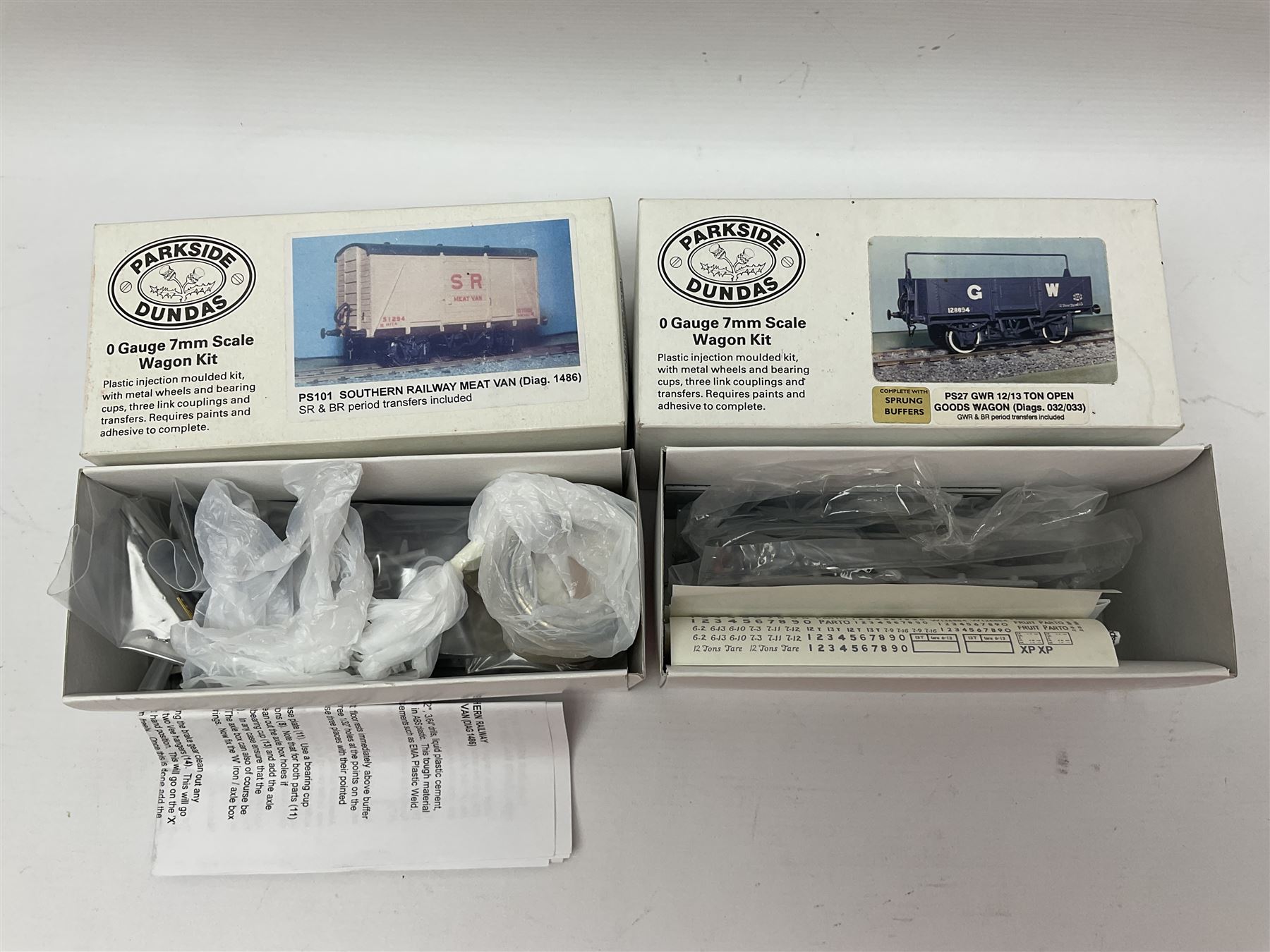 Eighteen boxed '0' gauge model railway kits for coaches and wagons from various makers, to include Roxey Mouldings, Slater’s Wagon Kits, Parkside Dundas, Blacksmith Models etc, all in original boxes (18)