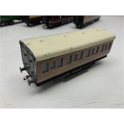 Exley '00' gauge - fourteen various coaches comprising four LMS maroon (3322 3rd, 2202 3rd, 6665 3rd and 388 Sleeping Car 3rd), LNER green/cream Buffet Car 21419, LNER teak 8639 1st, Southern green 6688 3rd, GWR brown/cream 3322 3rd, LNER 206 3rd, LNER 319 1st/3rd, SR green 351 3rd, SR green 188 Parcel Van, GWR 331 3rd and GWR 362 3rd; all unboxed (14)