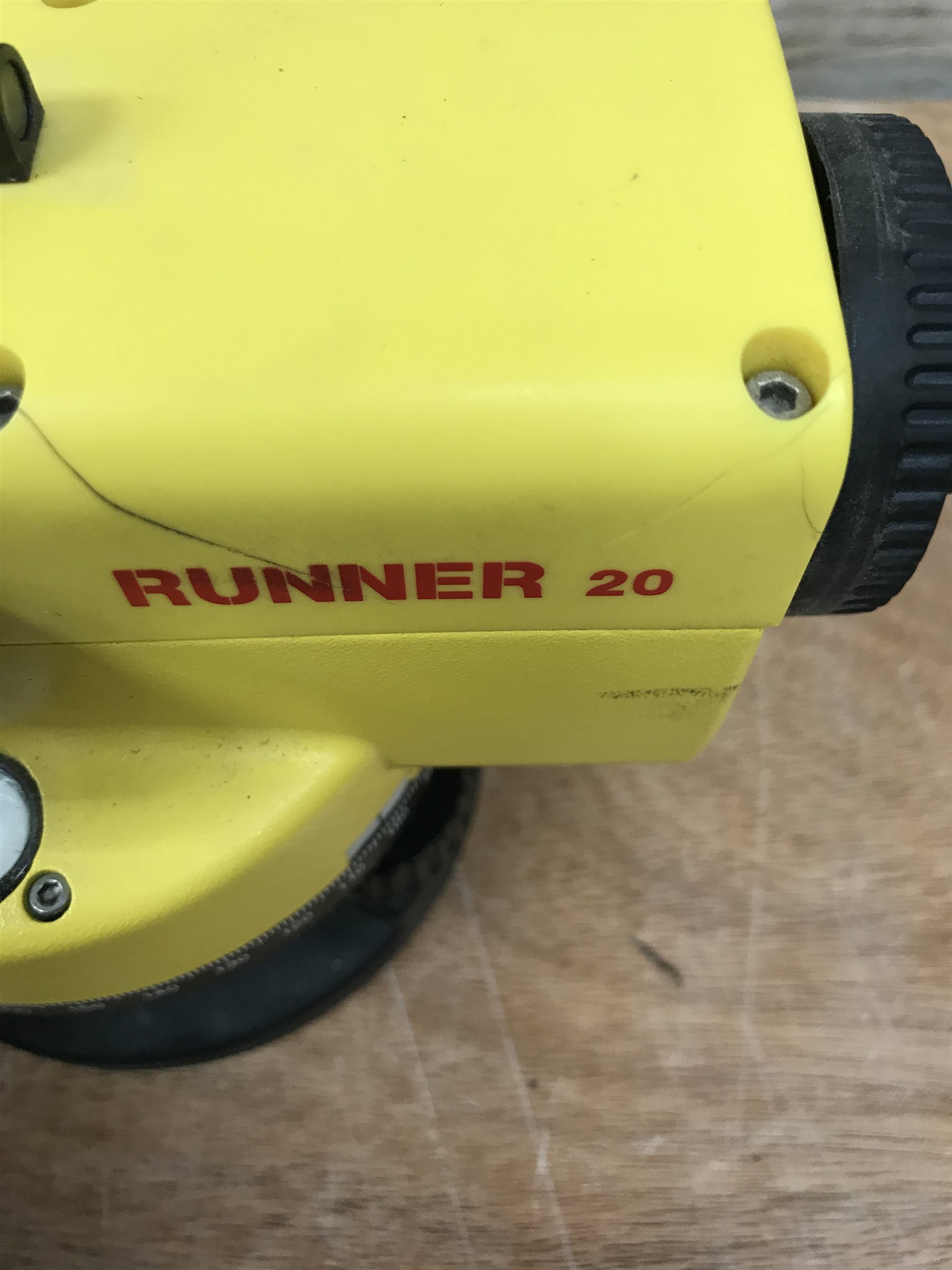 Leica Runner 20 with aluminium tripod and staff