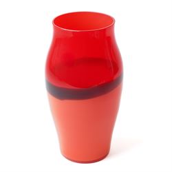 Carlo Moretti, Murano glass vase, in orange and red with a central back band, H35cm