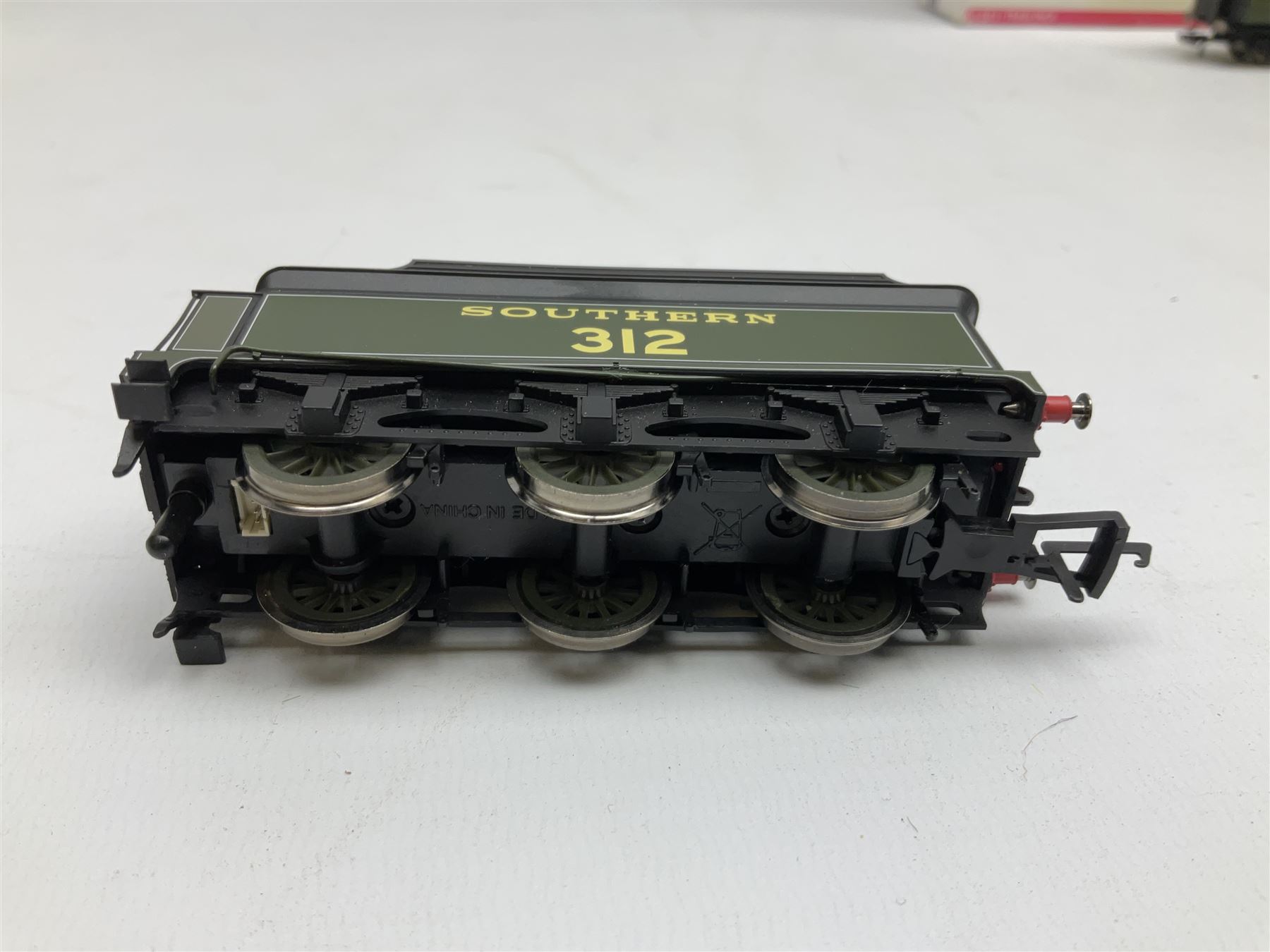 Hornby '00' gauge - 'Southern Suburban 1938' Coach Pack, DCC ready 