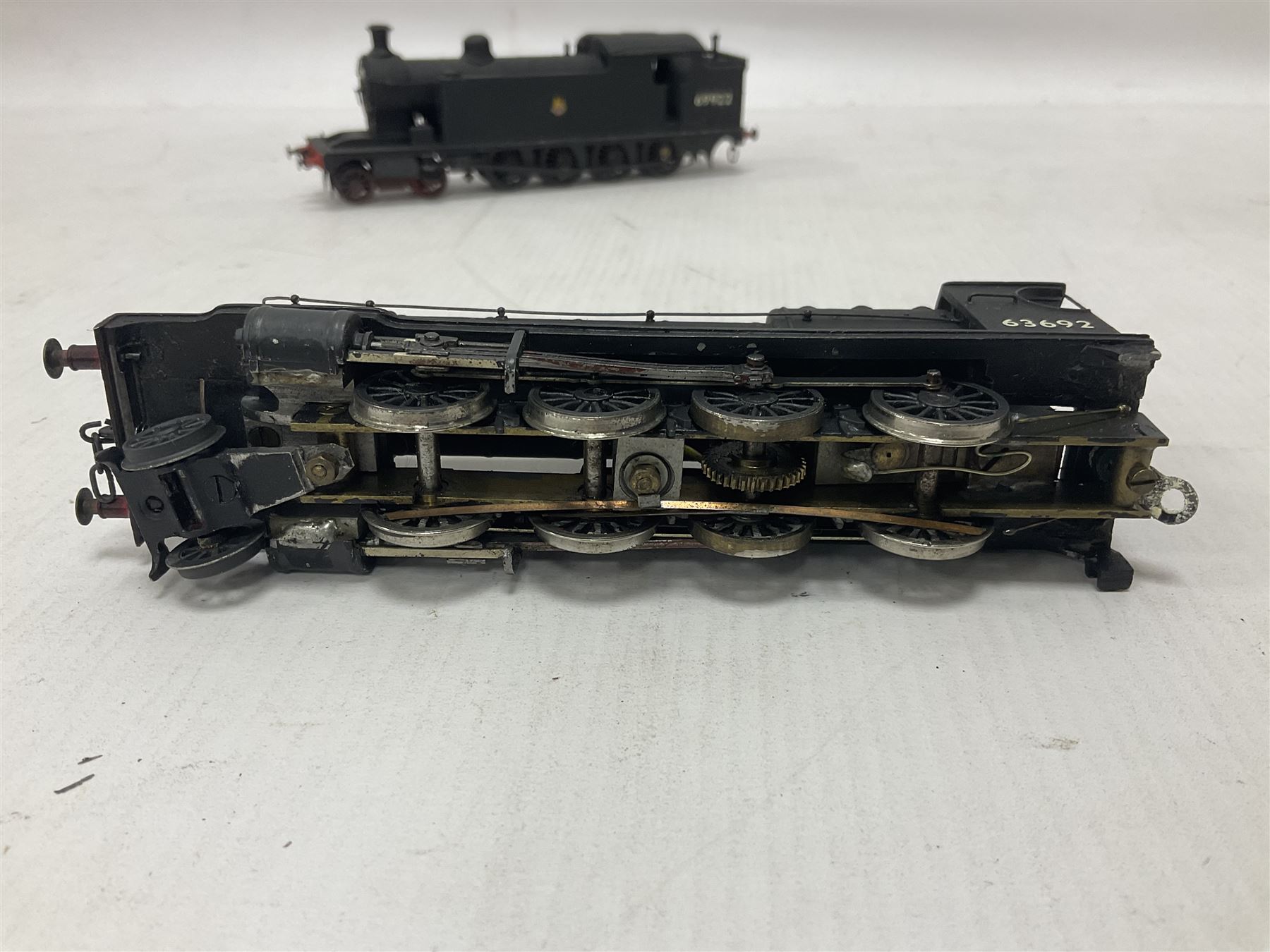 ‘00’ gauge - three kit built steam locomotives comprising Class O4 2-8-0 no.63692 finished in BR black; Class L1 2-6-4T no.67725 finished in BR black; Class T1 4-8-0T no.69922 in BR black (3) 
