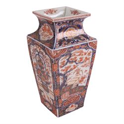 Imari vase decorated with peonies and blossoming branches, together with an imari charger, vase H31cm