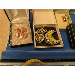 Collection of costume jewellery, including brooches, beaded necklaces, earrings, etc