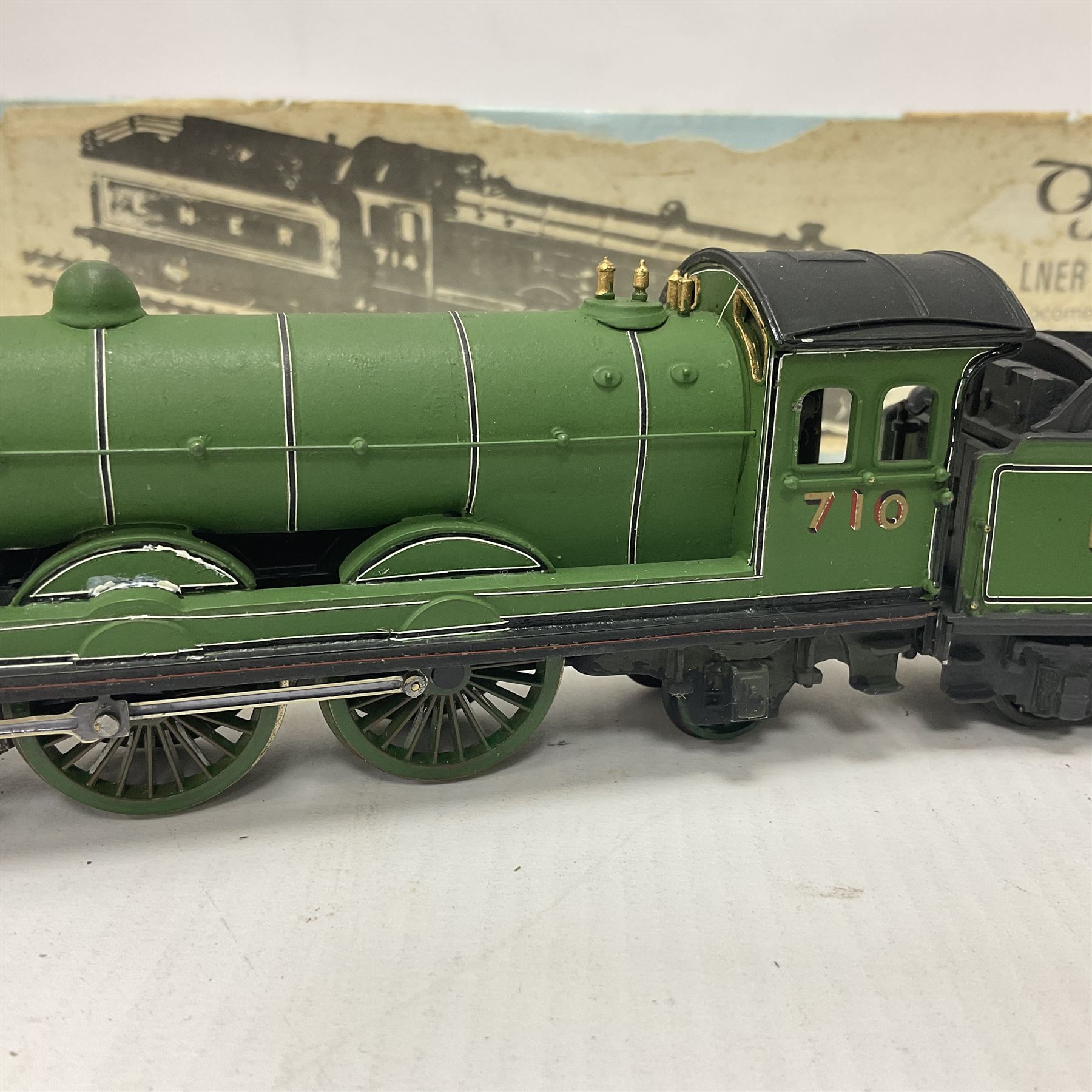 DJH Models ‘00’ gauge - kit built Class C7 (NER Class Z) 4-4-2 Atlantic locomotive and tender no.710 in LNER green; with original box 