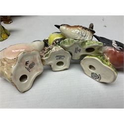 Group of Beswick figures of birds, comprising kingfisher no 2371, thrush no 2308, owl no 2026, and nine smaller bird figures to include greenfinch, wren etc