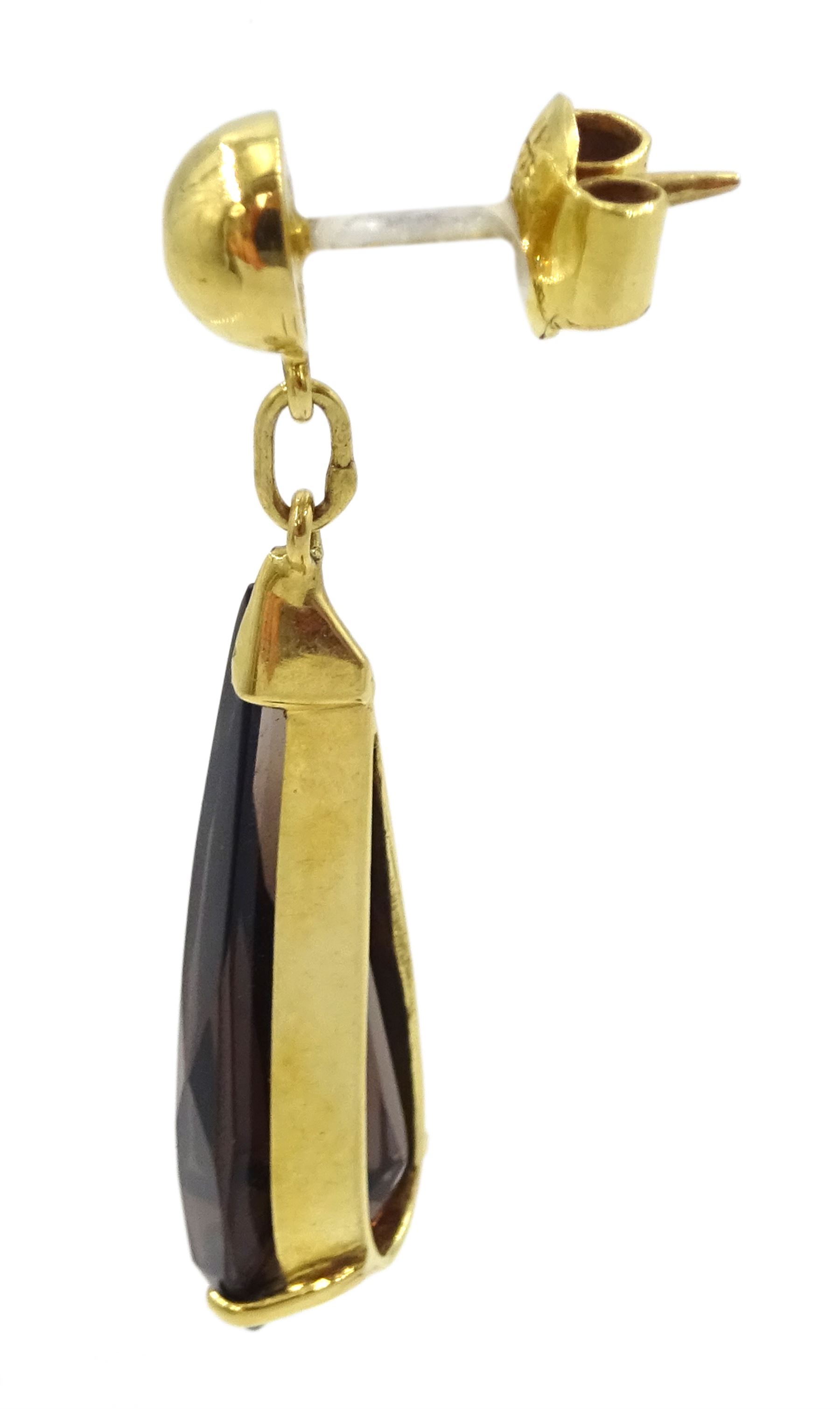 14ct gold pear cut smokey quartz pendant, stamped 585 with pair of similar 14ct gold pendant stud earrings