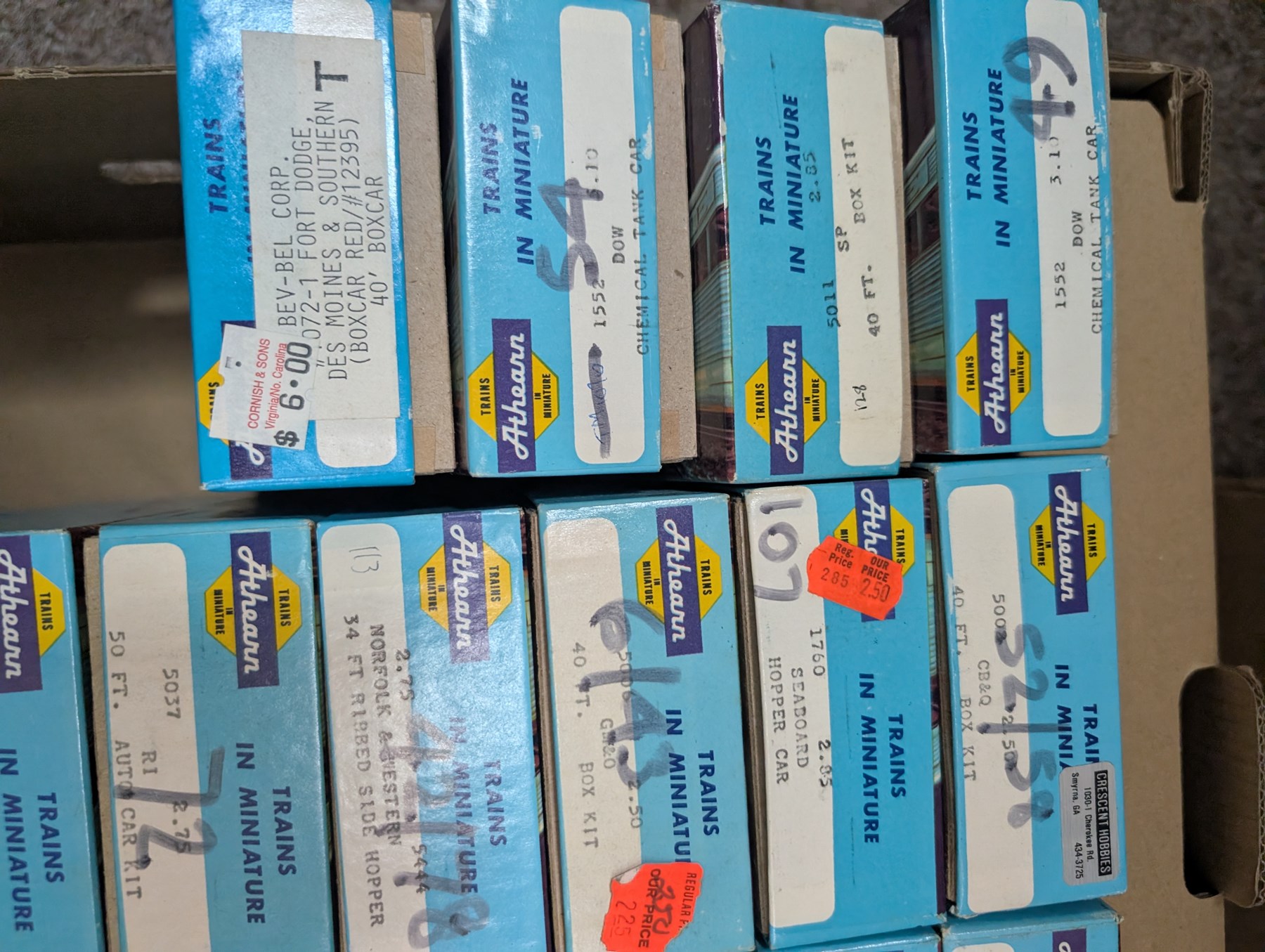 Large collection of HO scale Athearn kit built rolling stock, boxed
