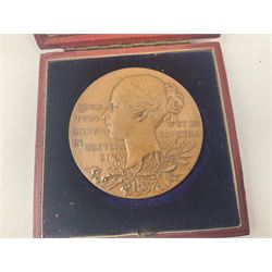 Queen Victoria Diamond Jubilee 1837-1897 commemorative bronze medallion, cased