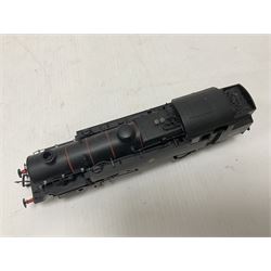 Bachmann ‘00’ gauge - 32152 ‘N’ Class 2-6-0 locomotive no.31812 in BR black; 32175 ‘Crab’ Class 2-6-0 locomotive no.13098 in LMS crimson; 32354A 4MT Class 2-6-4 locomotive no.80118 in BR black; 32355 4MT Class 2-6-4 weathered locomotive no.80136 in BR black (4) 