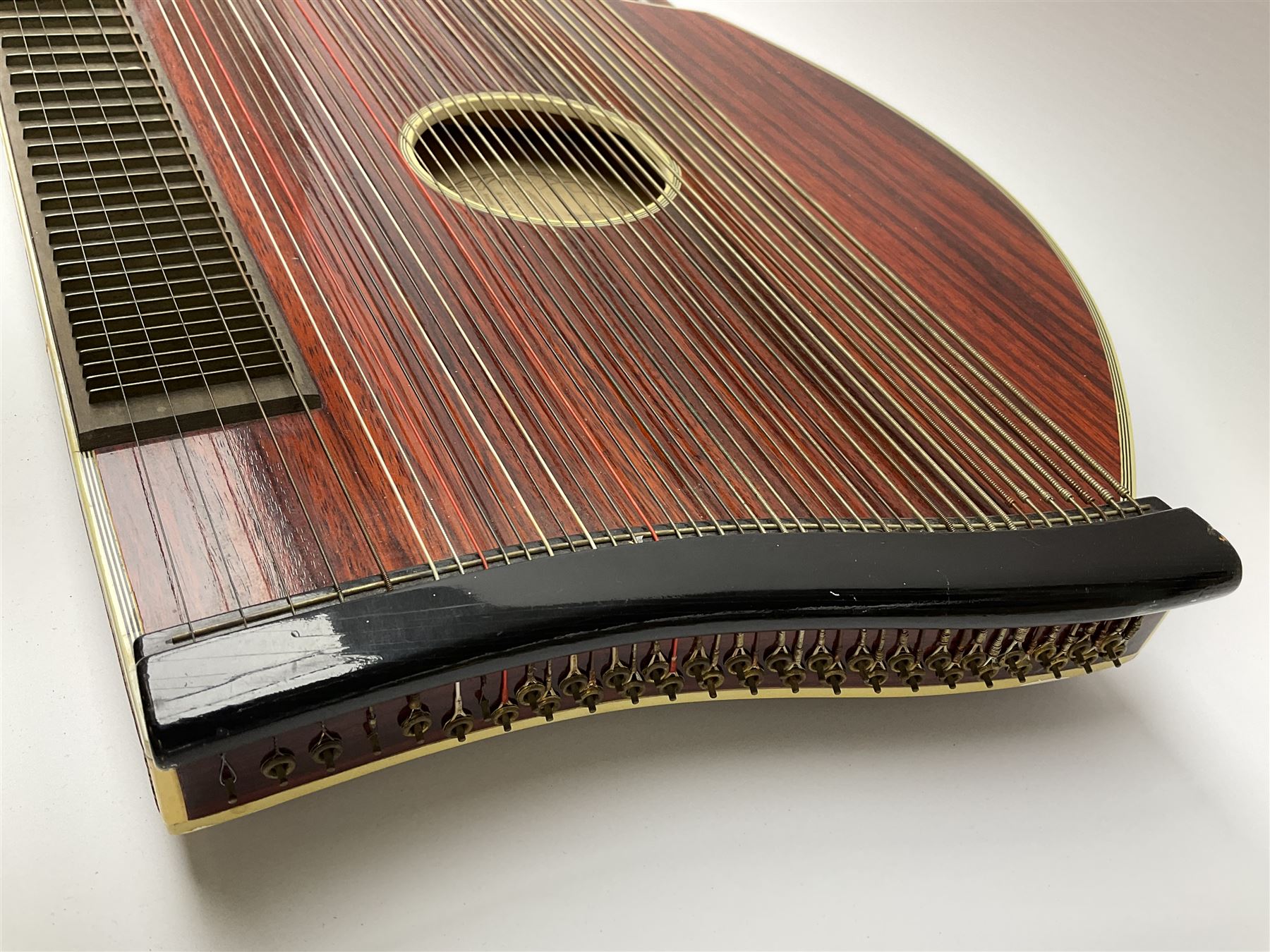 Framus Bavaria model 7/32 guitar zither, serial no.27856, bears label,  L72cm