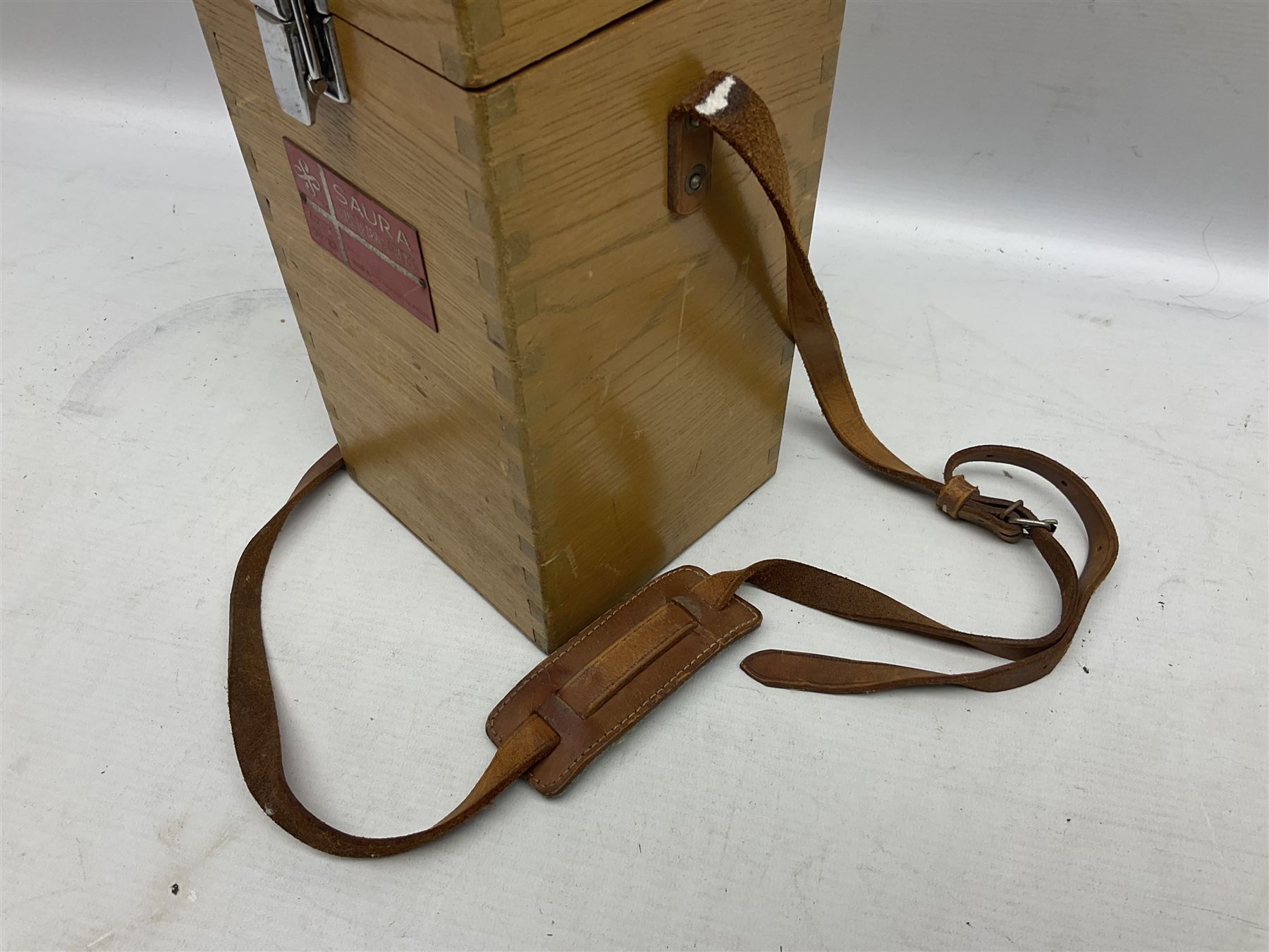 Saura handheld compass in wood case