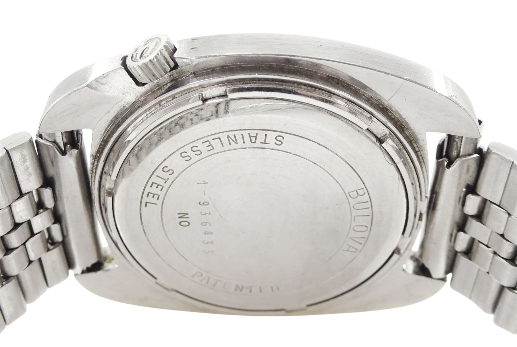 Bulova Accutron gentleman's stainless steel quartz wristwatch, Ref. 741, Cal 2181, silvered dial with baton hour markers and date aperture, on stainless steel bracelet, with fold-over clasp, boxed