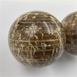 Pair of aragonite spheres, D6cm