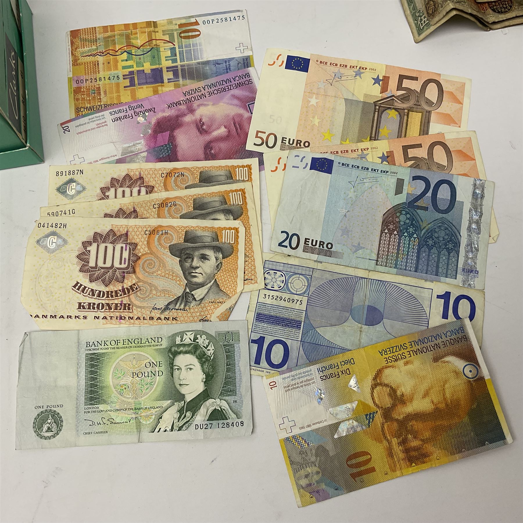 Great British and World coins and banknotes, including United Kingdom 1985 brilliant uncirculated coin collection, two 1995 brilliant uncirculated two pound coins in card folders, commemorative crowns, King George VI 1951 Festival of Britain crowns in card cases, United States of America 1964 Kennedy half dollar, two Switzerland 1966 five franc coins, five German 1972 commemorative coins, Euro banknotes, Bank of England Somerset one pound 'DU27', Japanese banknotes etc