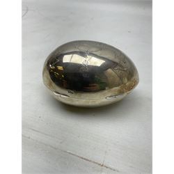 Hallmarked siilver box in the form of an egg, L11cm