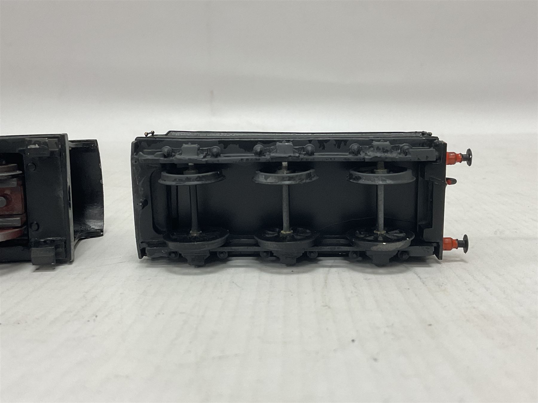 ‘00’ gauge - three kit built locomotive and tenders comprising Class D21 4-4-0 no.1242 finished in NER black with LNER tender; Class C4 4-4-2 no.5262 finished in LNER black; Coal Engines Class 0-6-0 no.2408 finished in black with Millholme Models LNER tender (3) 