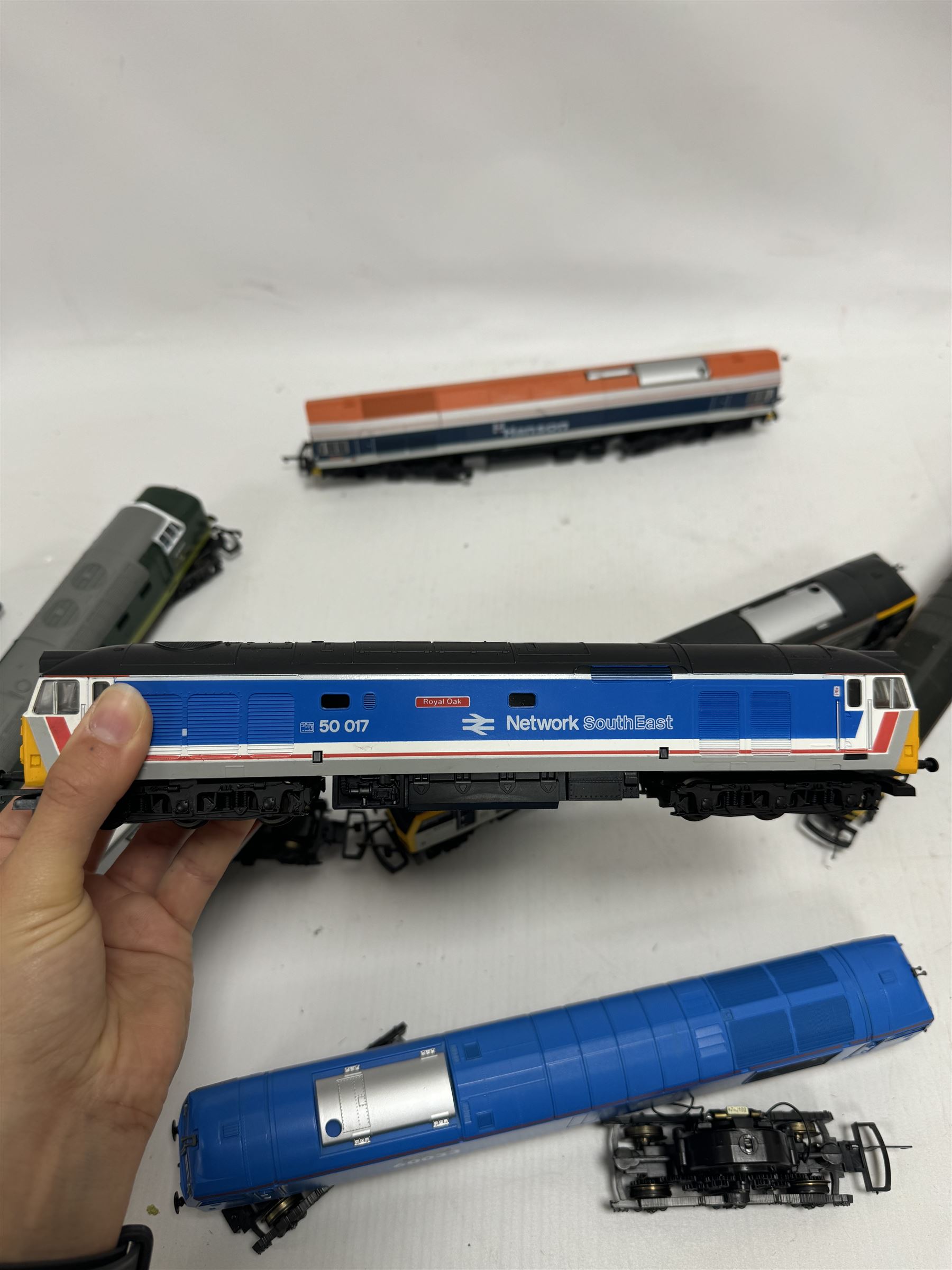 Eight Lima '00' diesel locomotives, comprising Class 60 Co-Co Tees Steel Express 60033, Class 50 Co-Co Royal Oak, Class 164 Hanson no. 59103, Class 60 Co-Co Roseberry Topping no. 60050, Class 175 Mendip Rail no.59002, Class 55 Meld no. D9003, Class 30/31 D5578, Class 60 Co-Co Moel Fammau no. 60008, all unboxed 