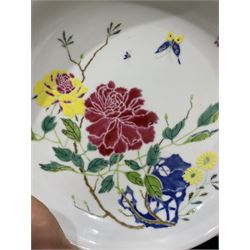 Chinese shallow bowl decorated with pink, yellow and blue flowers, 18th century Yongzheng mark D19cm