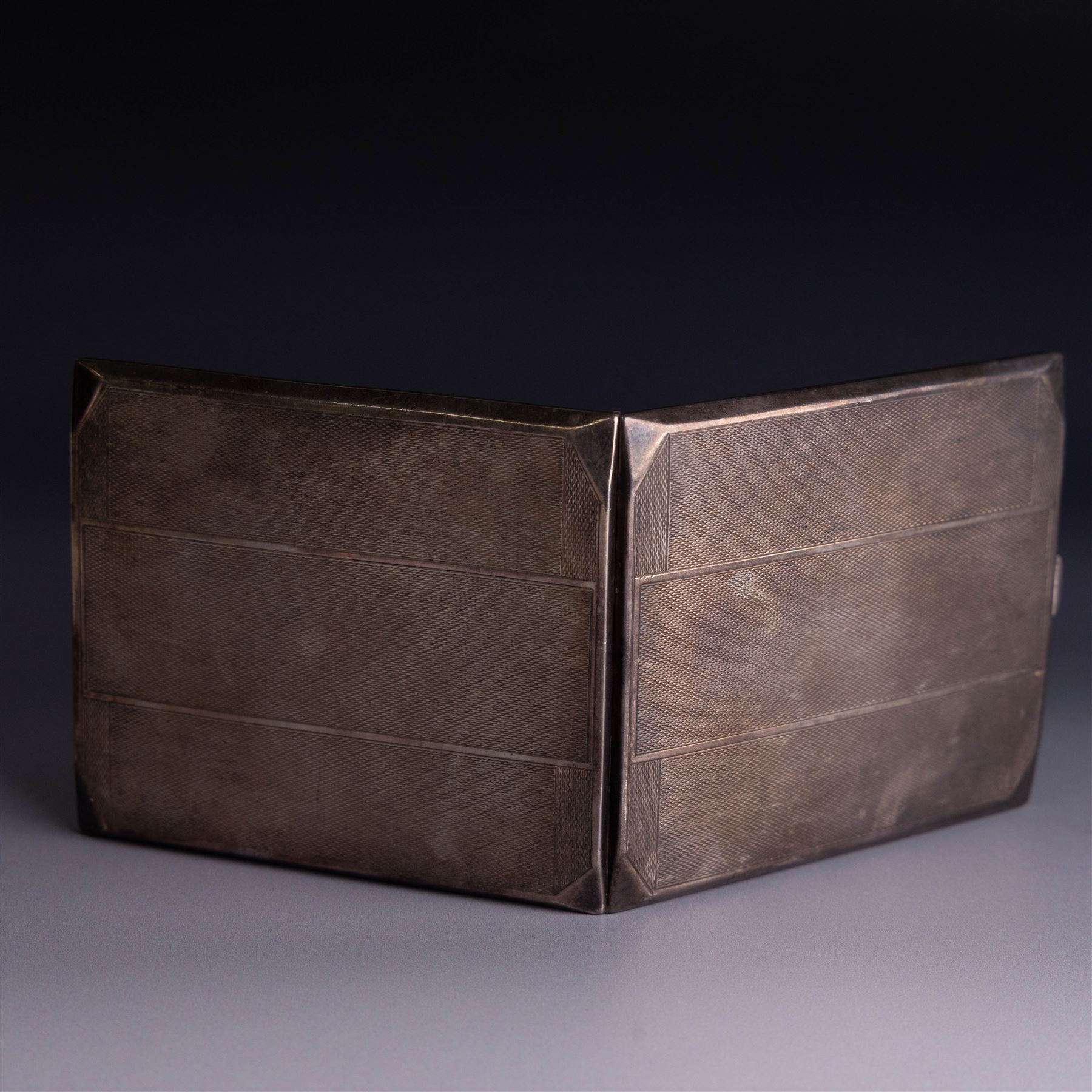 1940s silver cigarette case, of rectangular form with engine turned decoration, hallmarked Ellis & Co, Birmingham 1940, H8.5cm, W10cm
