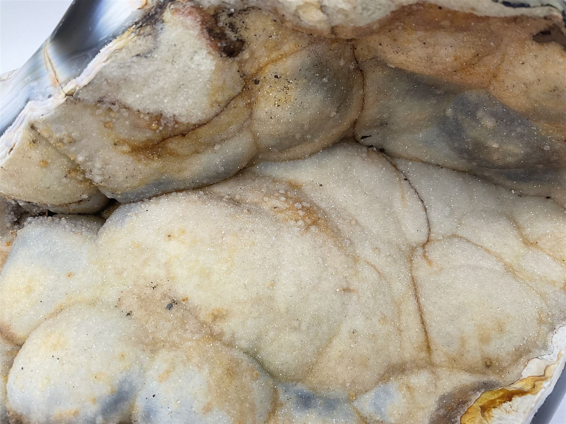 Large agate crystal geode cluster, in blue, brown and cream tones, H18cm