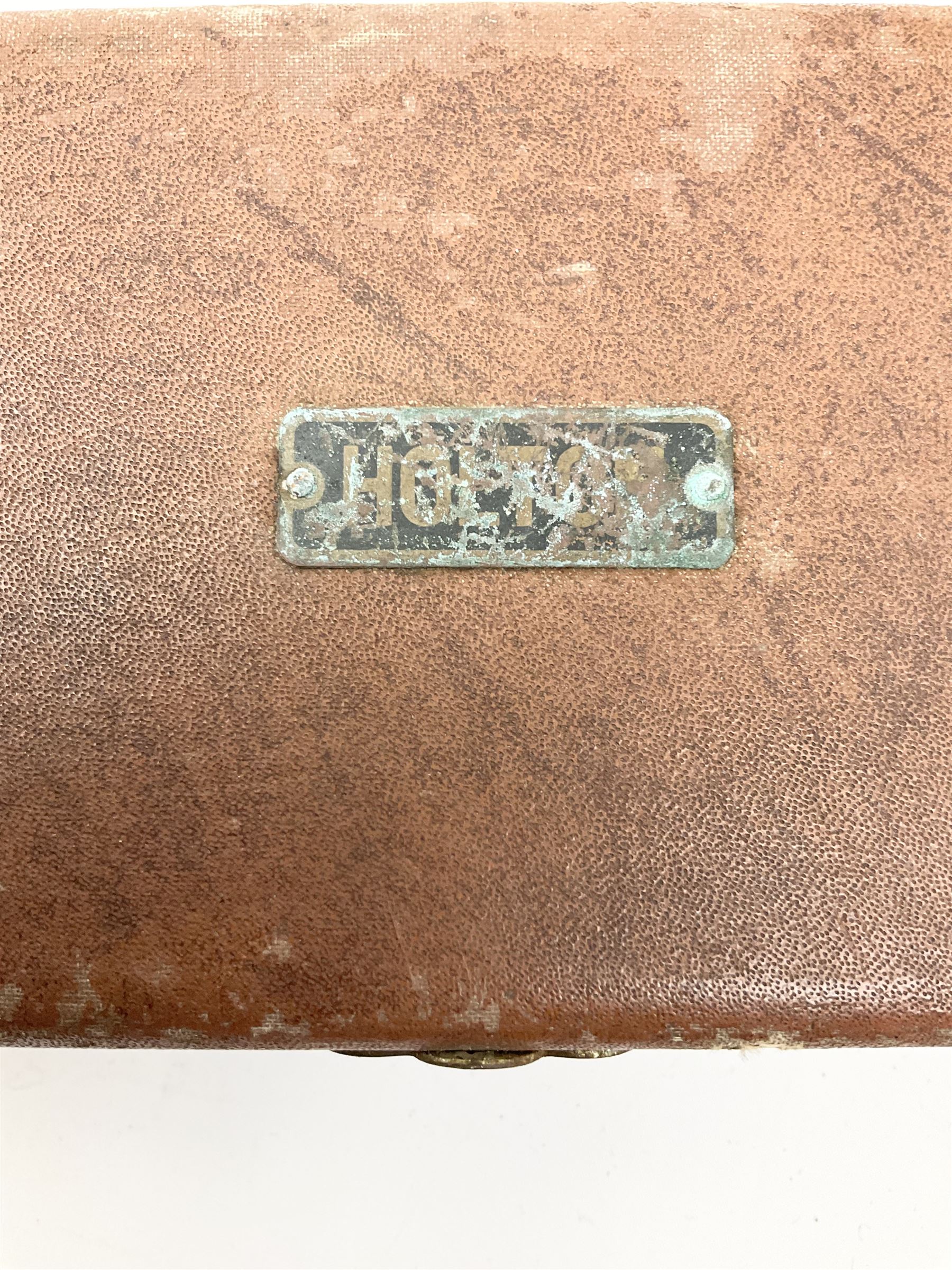 Holton Elkhorn Collegiate silver plated two-piece clarinet No.203444 L68cm; cased