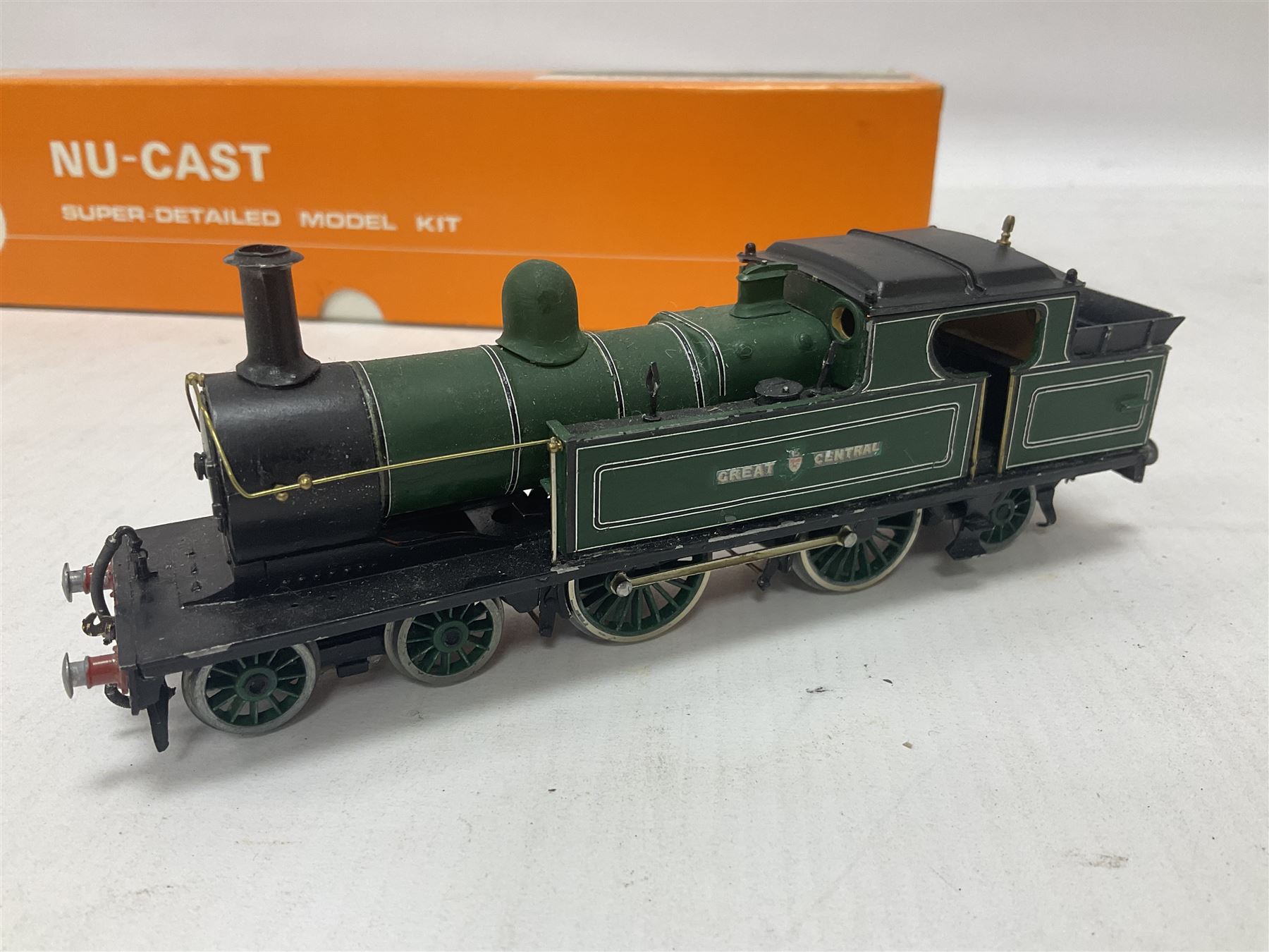 ‘00’ gauge - two kit built steam locomotives comprising NC 118 Nu-Cast LNER C13 (ex Great Central) 4-4-2 Tank locomotive no.67404 in BR black with original box; together with similar Great Central 4-4-2 Tank locomotive in green (2) 